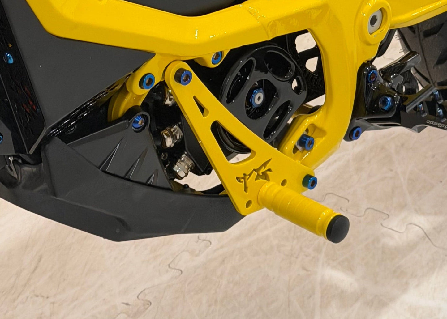 Ultra Bee Shift Lock & Bracket (Ships USA - TG Racing)